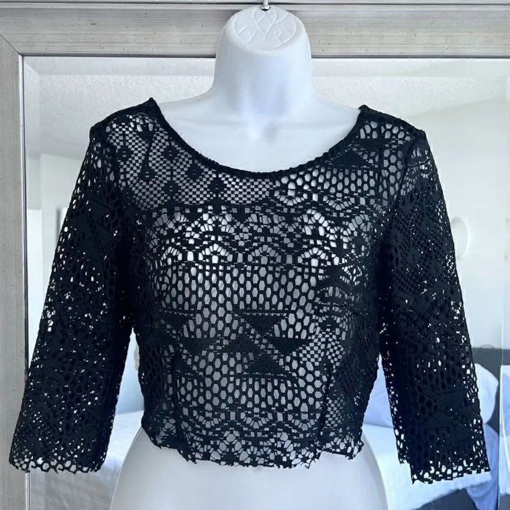 H&M Long Sleeve Lace Crop Top Color Black Size 4